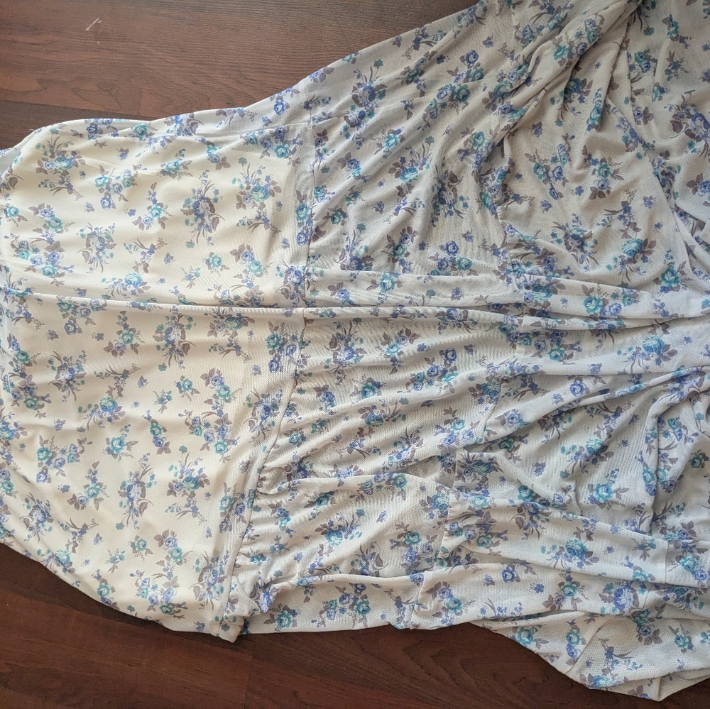 4/$20 Maxi Skirt Partly Lined - Picture 3 of 3